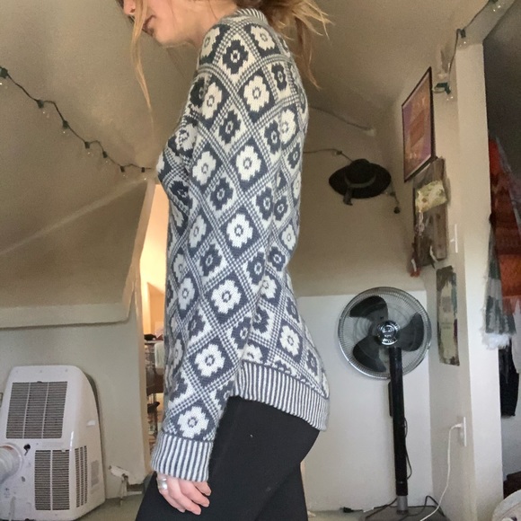 Patterned Sweater - Picture 4 of 4